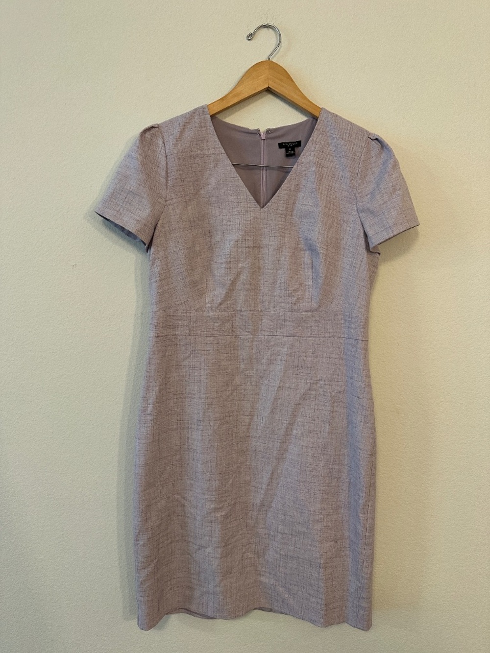 Ann Taylor Petite 8P Lavender V Neck Short Sleeve Sheath Dress Lined